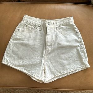 Like new women’s Levi’s Premium High Loose Shorts in off white size 28.